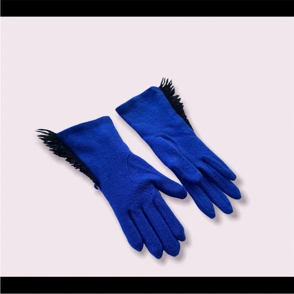 Retro Designer Wool Gloves - Picture 5 of 9